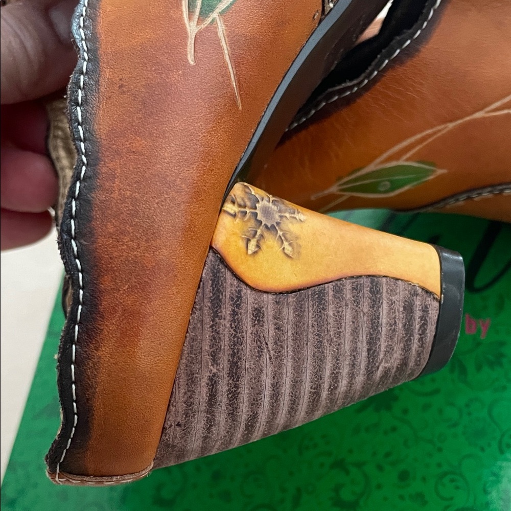 Elite Brown Leather Embroidered Slip-On Mules - Picture 8 of 12